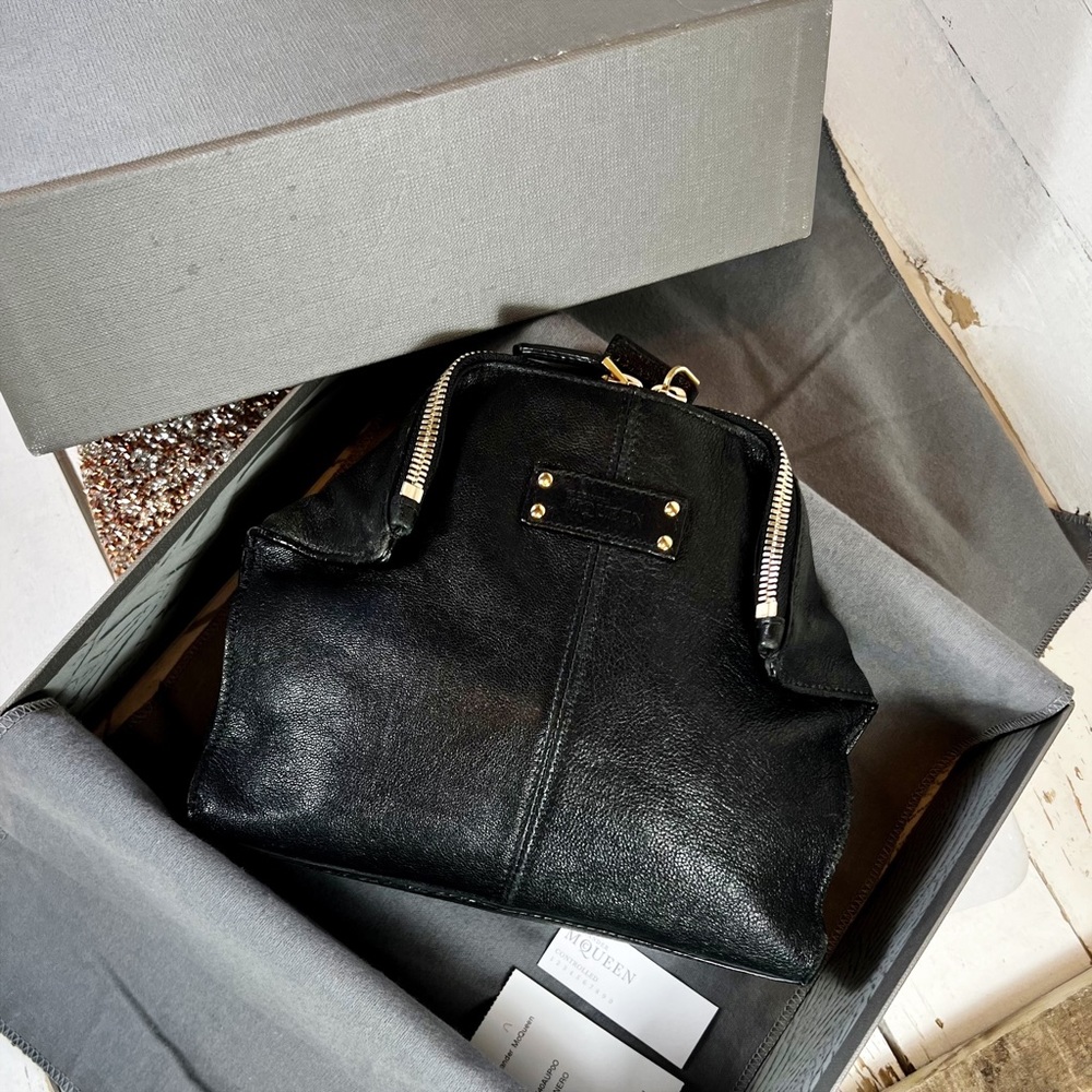 Alexander McQueen Mini Black Leather Mantra Clutch - Picture 10 of 10